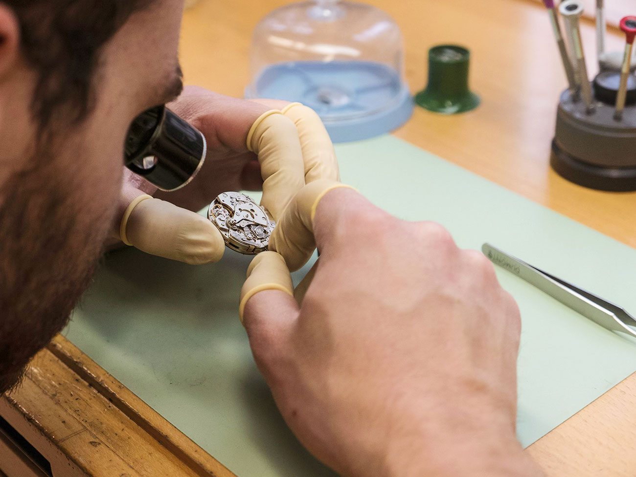 Reparatur einer Uhr bei Juwelier Ritter in Feldkirch